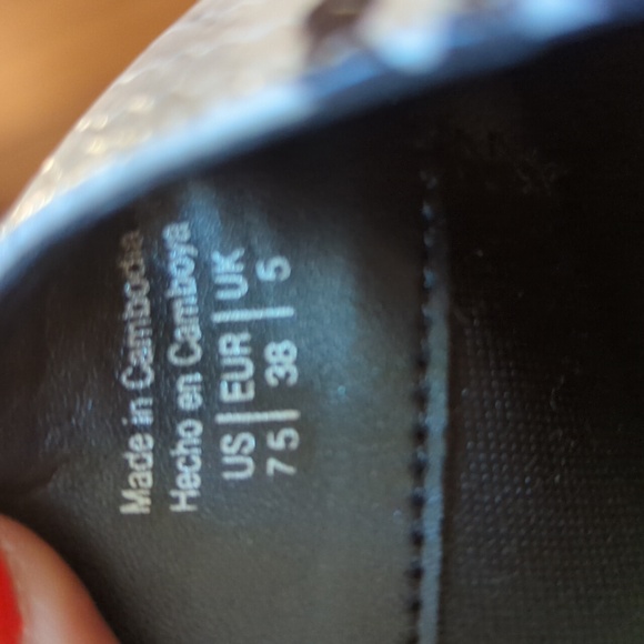 Aldo Booties with Snake Pattern 7.5 - Picture 4 of 6